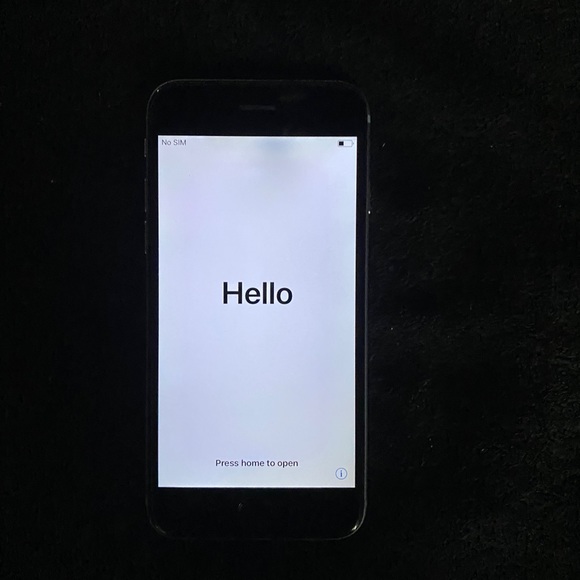 iPhone 6 - Picture 1 of 3